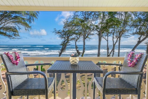 Serenity | Islander on the Beach Oceanfront Studio with AC