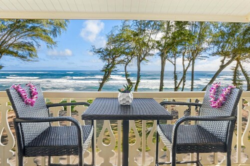 Serenity | Islander on the Beach Oceanfront Studio with AC
