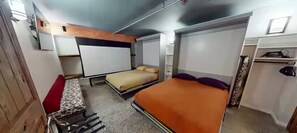 2 habitaciones, escritorio, tabla de planchar con plancha y wifi gratis 