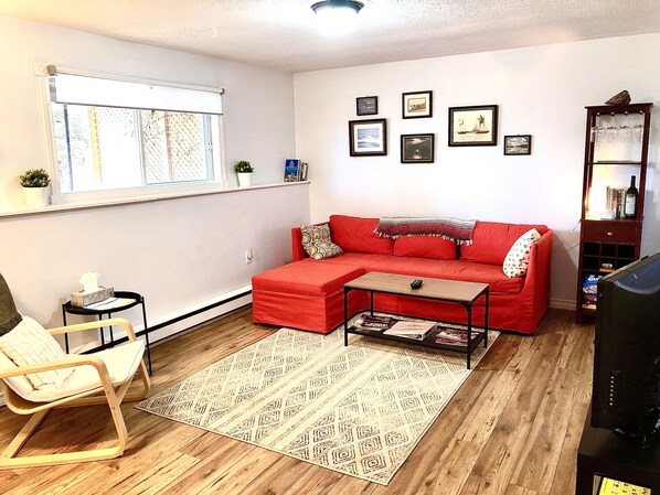 TV, books, video library - Quiet, fully equipped, dreamy beds!
Perfect for workers or long term guests! (Halifax)