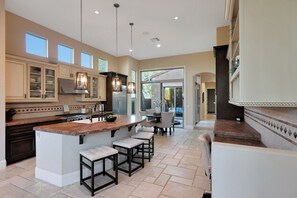 Fridge, microwave, oven, stovetop - Special Discount on Weekly and Monthly Rentals. (Scottsdale)