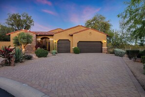 Exterior - Special Discount on Weekly and Monthly Rentals. (Scottsdale)