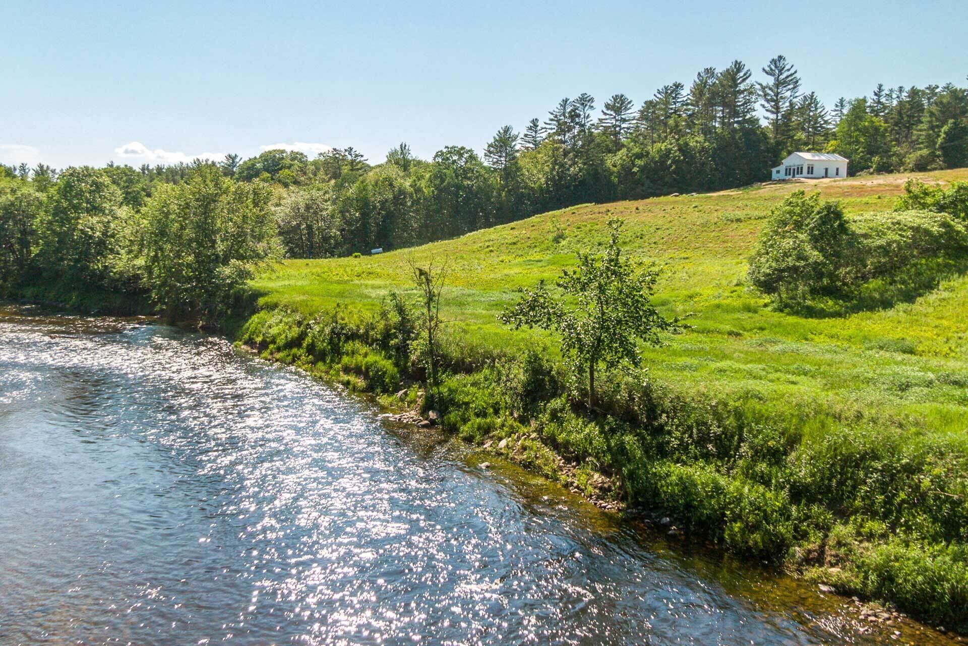 Cozy Bethel Escape w/ Views < 10 Mi to Ski!