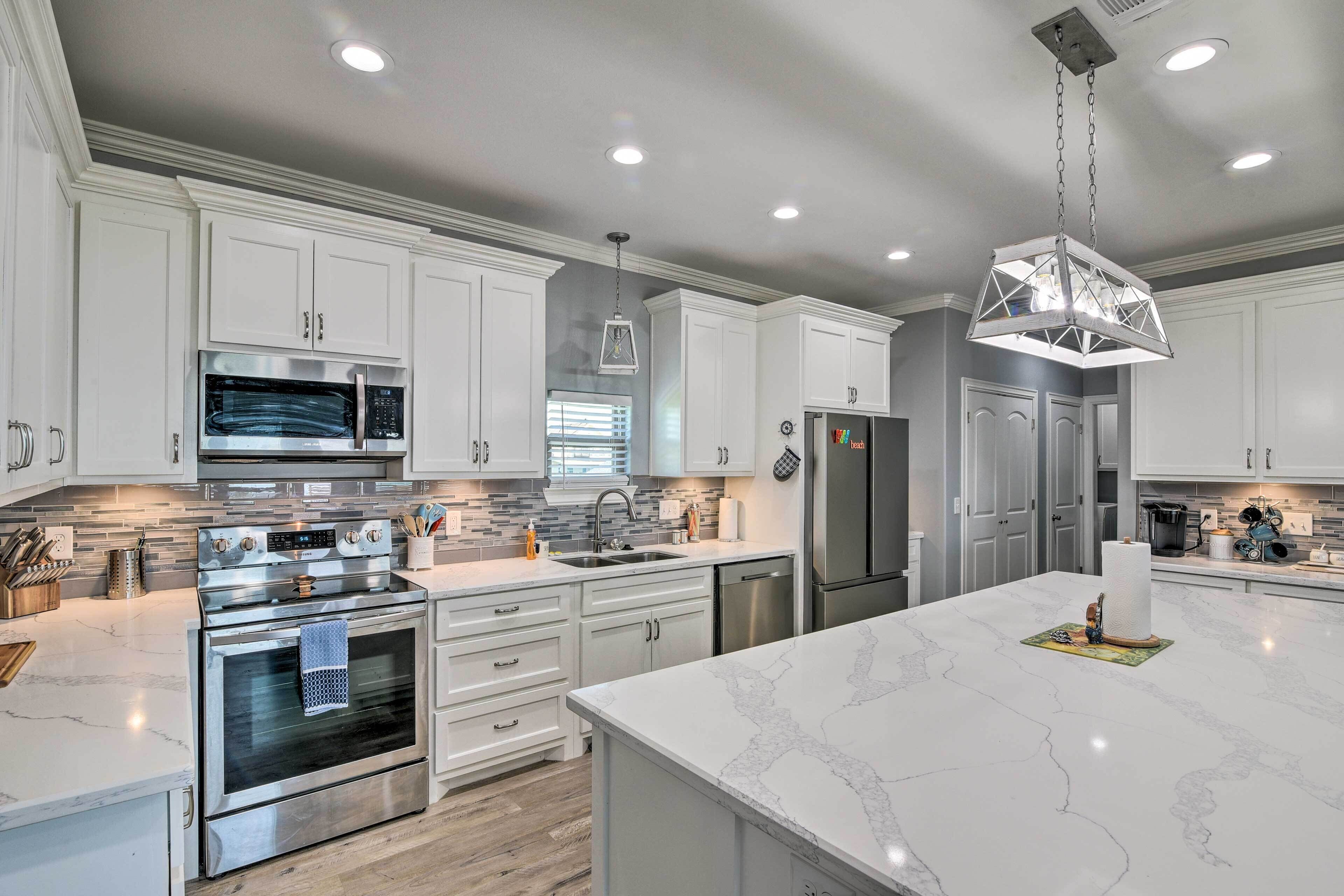 Fridge, microwave, stovetop, dishwasher