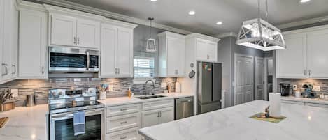 Fridge, microwave, stovetop, dishwasher