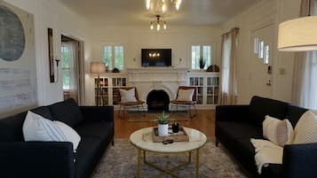 Una Smart TV, libros