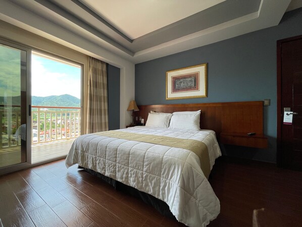 Superior Single Room | Premium bedding, down comforters, desk, blackout drapes