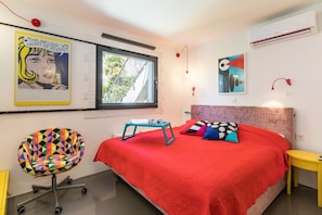 House - Sleeps 8, Pet Friendly, Garden & Roof Terrace (Split)
