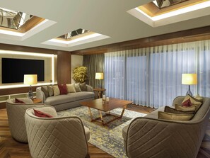 Presidential Suite, 1 King Bed | Desk, soundproofing, free WiFi, bed sheets - Mövenpick Hotel Istanbul Asia Airport (Istanbul)