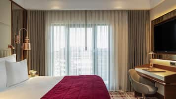 Desk, soundproofing, free WiFi, bed sheets