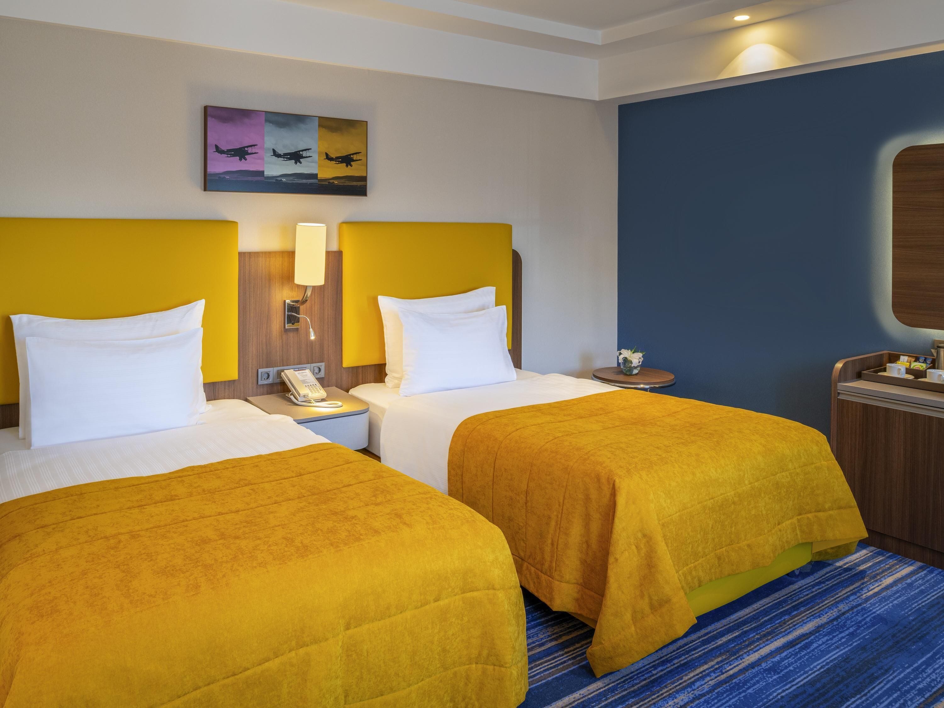 Desk, soundproofing, free WiFi, bed sheets