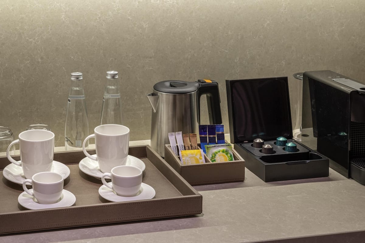 Suite, Corner | 1 bedroom, desk, soundproofing, free WiFi