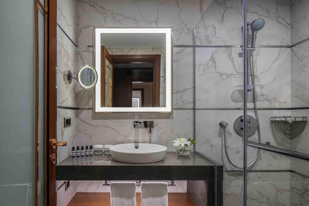 1 bedroom, desk, soundproofing, free WiFi