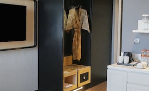 Suite exécutive, 1 grand lit et 1 canapé-lit | Literie de qualité, minibar, coffre-fort, bureau