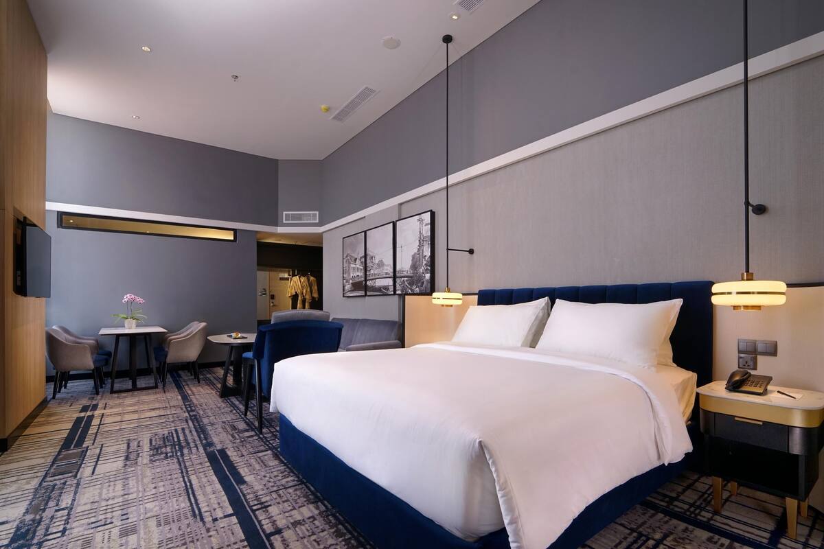 Suite Deluxe, 1 cama doble | Ropa de cama de alta calidad, minibar, caja fuerte y escritorio