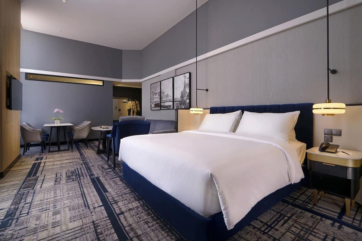 Svit Deluxe - 1 dubbelsäng | Sängtillbehör av högsta kvalitet och minibar