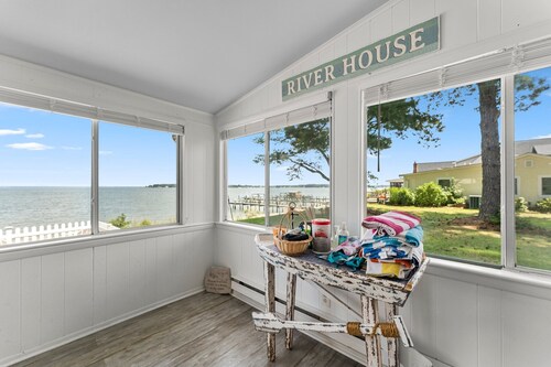 The Beach Retreat is a cozy beach Villa with Hottub overlooking a private beach.