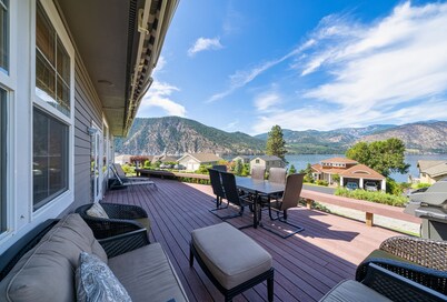 Wapato Point Uplake View Home - Across the Street from Pool & Park