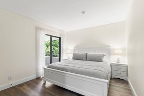 2 Schlafzimmer, Schreibtisch, Bügeleisen/Bügelbrett, Reisekinderbett