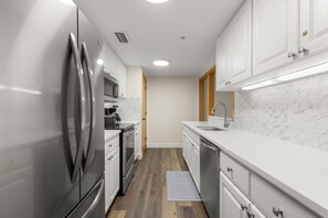 Refrigerador, microondas, parrilla de estufa y lavavajillas 