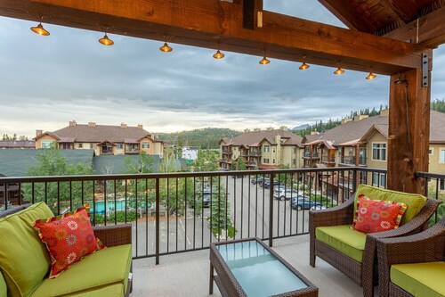 Luxury Condo with Hot Tub, Pool, & Private Patio in the Heart of Winter Park!