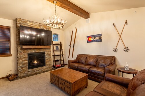 Luxury Condo with Hot Tub, Pool, & Private Patio in the Heart of Winter Park!