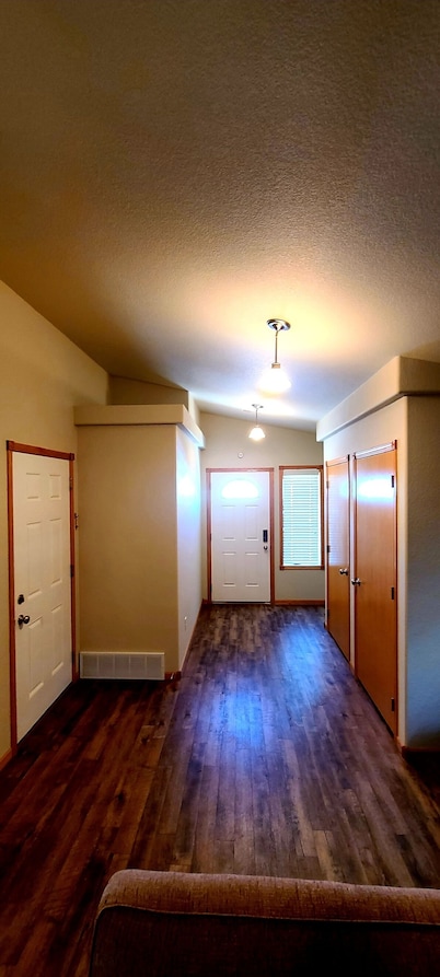 Townhouse in a quiet culdesac, easy access to all Black Hills area attractions.