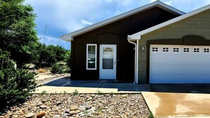 A modern two-story house with a garage, a front door, and a driveway. - Townhouse in a quiet culdesac, easy access to all Black Hills area attractions. (Rapid City)