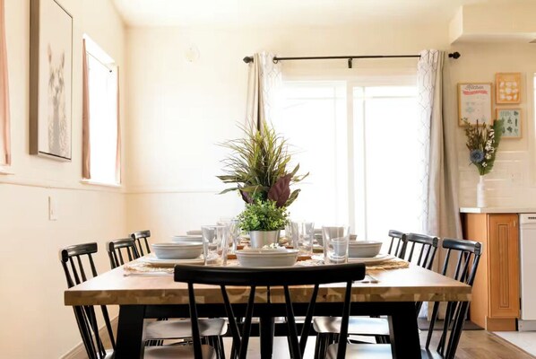 Dining - Charming Home in North Orange County (Anaheim)