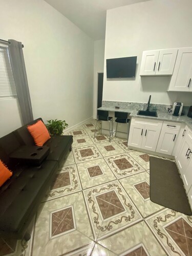 The Cozy Corner, A happy place - 2 min from 275 & I-4, & 4 min from Bush Gardens