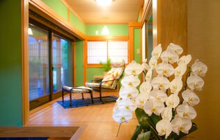 4 habitaciones, decoración personalizada y muebles diferentes 