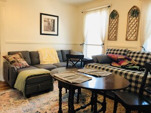 Smart TV - 💋Kissing Downtown - Parking Spot! Sleeps 5🖐Free Wine🍷 (Dover)