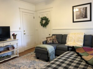 Smart TV - 💋Kissing Downtown - Parking Spot! Sleeps 5🖐Free Wine🍷 (Dover)