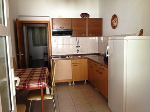 Enjoy meals in this cozy kitchen with an oven, sink, and refrigerator.