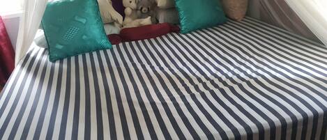 1 chambre, fer et planche à repasser, Wi-Fi, literie fournie