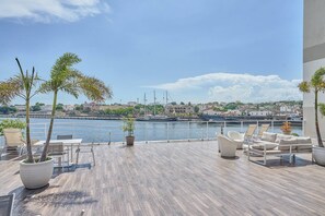 Outdoor dining - 6 Perfect - Modern Apt in Great Location 3BR/2BA (Santo Domingo Este)