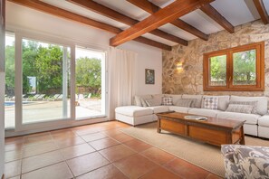 TV - SARAN - Fantastic villa with private pool in a residential area near l'Arenal. Free WIFI. (Llucmajor)