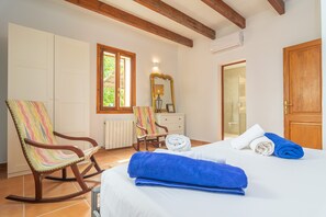 3 chambres, fer et planche à repasser, Wi-Fi gratuit, draps fournis