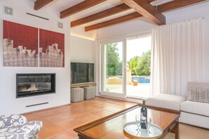 TV - SARAN - Fantastic villa with private pool in a residential area near l'Arenal. Free WIFI. (Llucmajor)