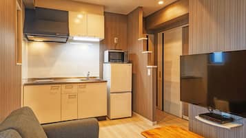 Superior Twin Room, Non Smoking | Private kitchen | Mini-fridge, microwave, stovetop, electric kettle