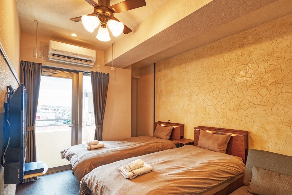 Economy Twin Room, Non Smoking | Desk, iron/ironing board, free WiFi, bed sheets
