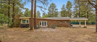 Historic Ranch House, A/C, on forest acres, in town
