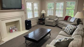 Una Smart TV, libros