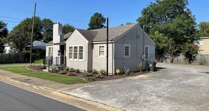 3 bd house NEARLY on UA campus. Lg private prkg area.