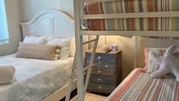 2 quartos, ferros/tábuas de passar roupa, Wi-Fi de cortesia