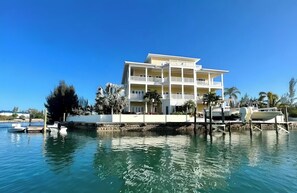 Exterior - Luxury 2/2 Sleeps 6. Grand Bahama Condo w/ POOL, Boat Dock plus close to BEACH! (Freeport)