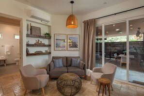 Smart TV - Capri Coastal Tuscan Getaway – Ideal for Extended Stays! (Encinitas)