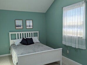 2 bedrooms, iron/ironing board, travel crib, WiFi (free)