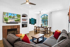 Smart TV y chimenea
