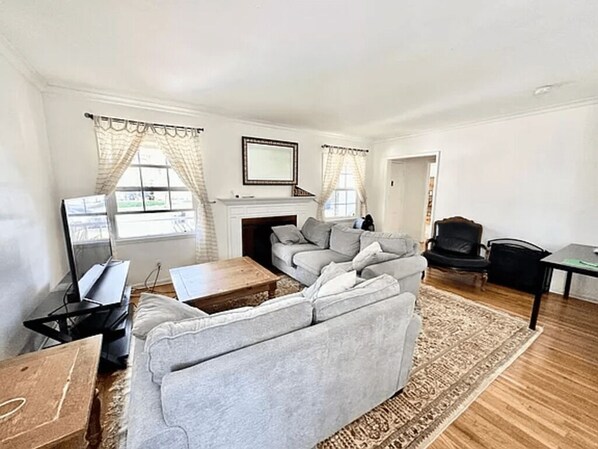 Smart TV, chimenea y impresora 